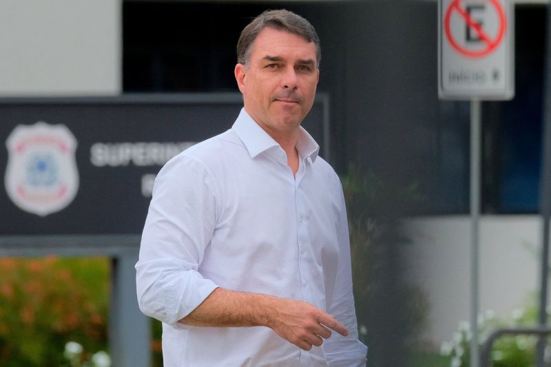 بولسونارو از نامزدی پسرش در انتخابات سال آینده برزیل حمایت کرد