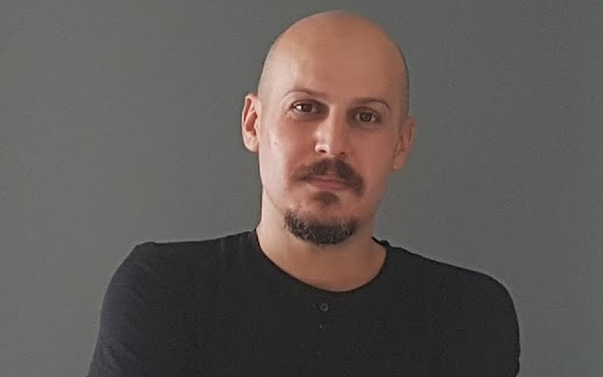 Iranian filmmaker puts kidney up for sale in sign of dire times