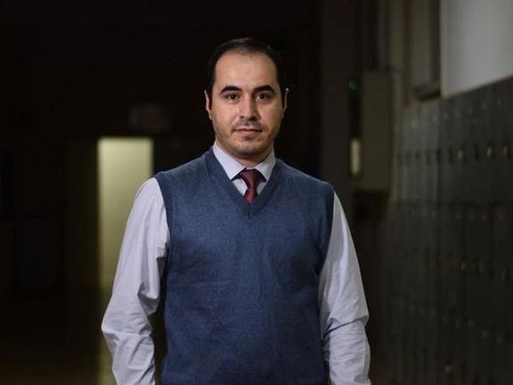 گروهی از کاربران توییتر کارزاری برای آزادی حسین رونقی، کنشگر آزادی اینترنت راه انداختهاند