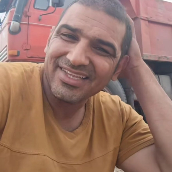 علیرضا فغفوری، راننده کامیون، به دلیل پیوستن به اعتصاب سراسری کامیونداران بازداشت شد