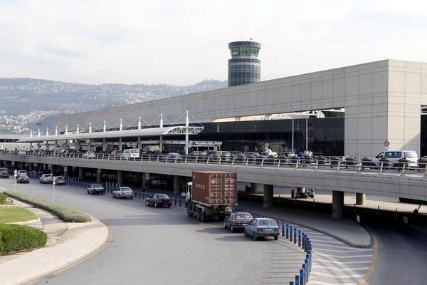 "وول ستريت جورنال": دبلوماسيون إيرانيون ينقلون الأموال إلى حزب الله عبر مطار بيروت