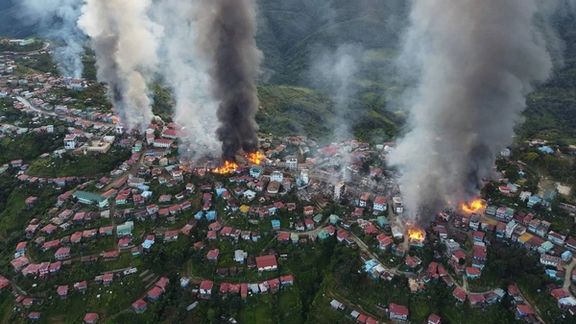 بمباران توپخانهای ارتش میانمار ۱۶۰ ساختمان را در شمال غربی این کشور تخریب کرد