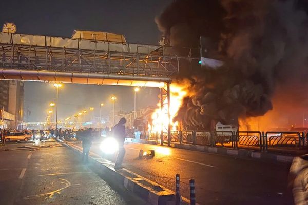 في اليوم الثامن عشر.. إيران تحت الأحكام العرفية وتصعيد غير مسبوق للقمع وسط ترقّب دولي