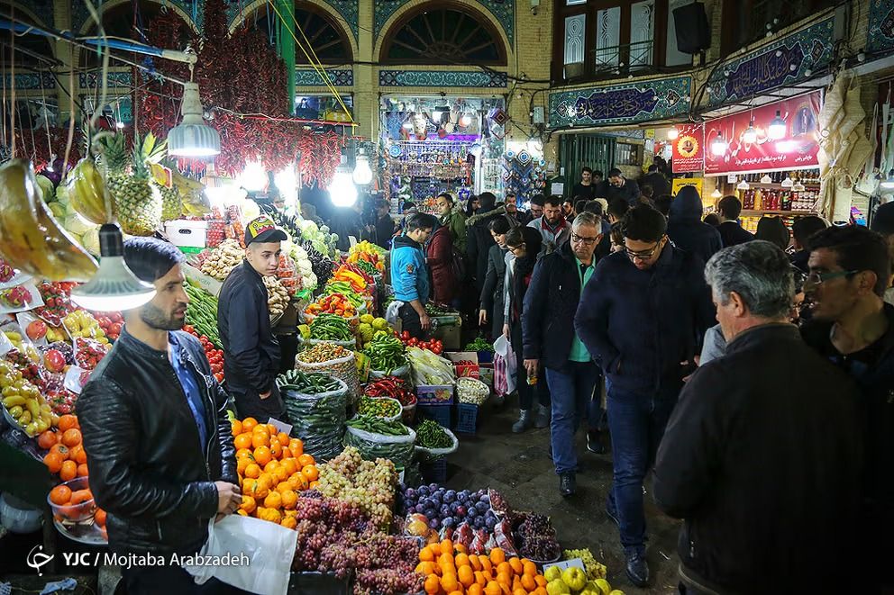 Iranians shopping for Yalda night, the winter solstice