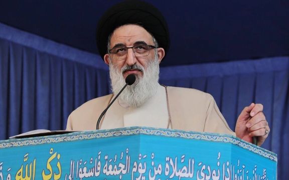 امام جمعه کرج: نباید خدمات زنان توسط پزشکان مرد انجام شود