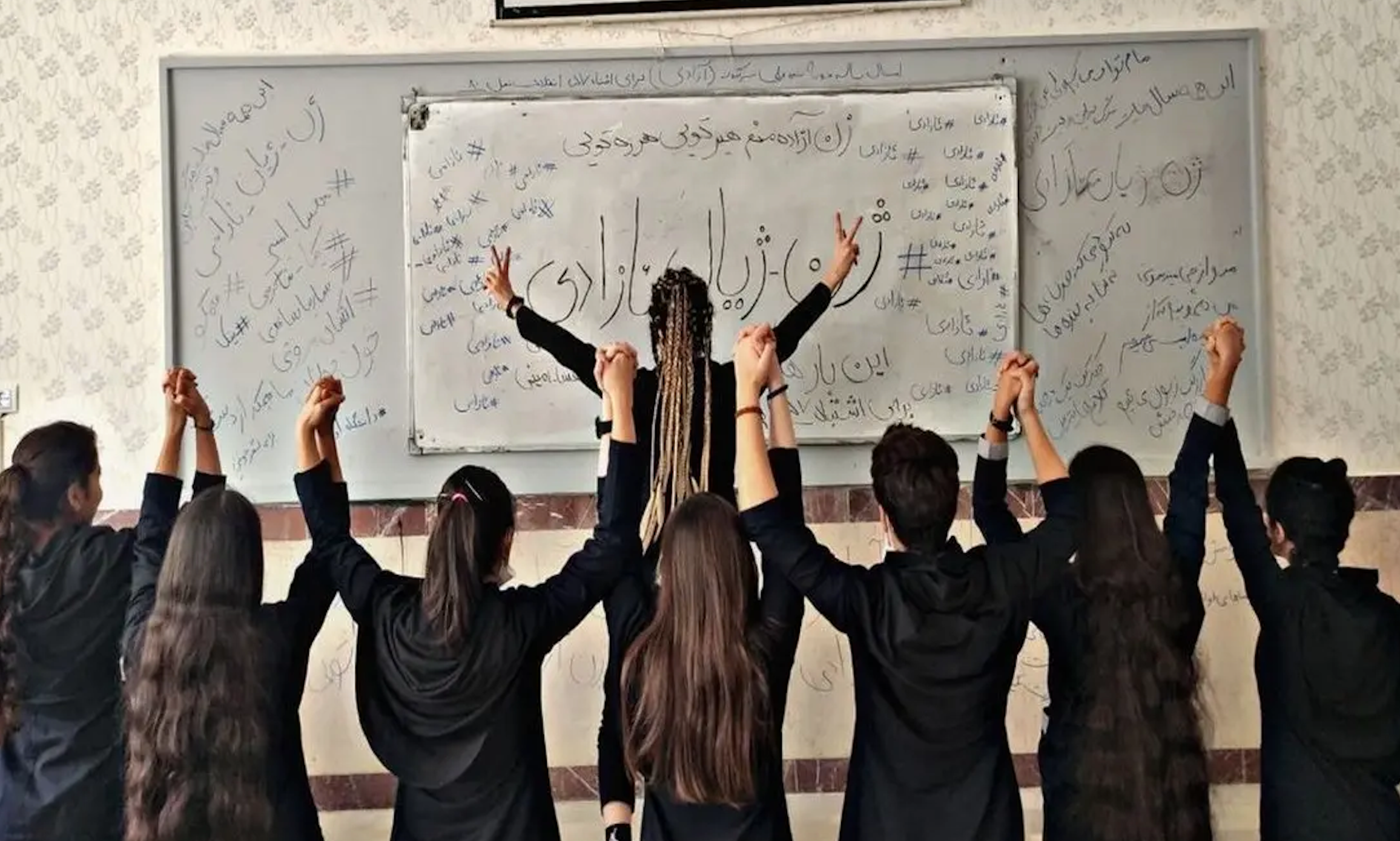 هه‌نگاو: در ۹ ماه اخیر ۱۱۰ دانش‌آموز و ۴۳ معلم بازداشت و برخی از آنها به شلاق محکوم شدند