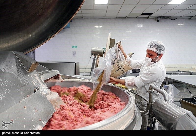 محموله گوشت‌های منجمد بزریلی انبار شده در گمرک روانه کارخانه‌های سوسیس و کالباس شد