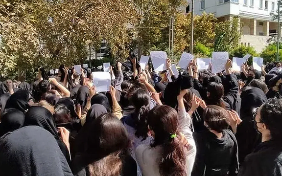 تیم کین، سناتور دموکرات: کنگره باید برای حمایت از معترضان ایران اقدامات بیشتری انجام دهد