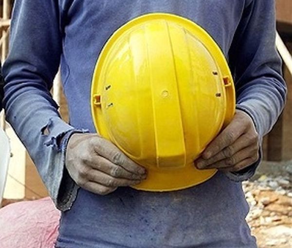 وكالة "إيلنا" الإيرانية: الحكومة "تتستر" على عدد وفيات العمل ووفاة 26 عاملًا الشهر الماضي