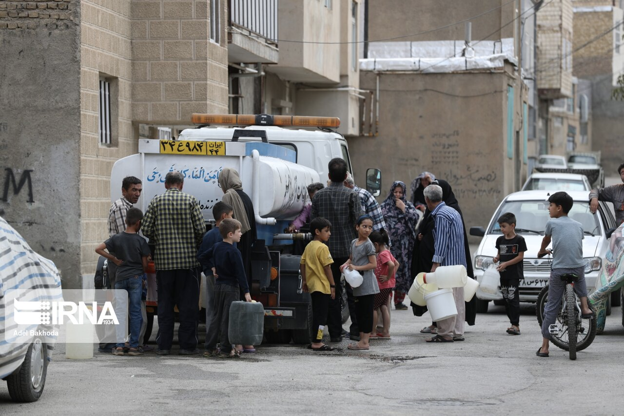 اعتراضات به بی‌آبی به شهرستان کازرون رسید؛ اعتراف دولت به اهمال در توسعه زیرساخت‌ها