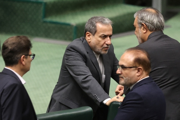 Araghchi caught between Tehran hardliners and European deadline