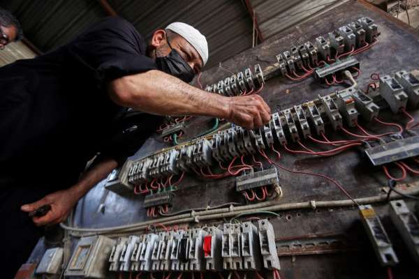 Iran cuts power to Iraqi province, sparking blackouts