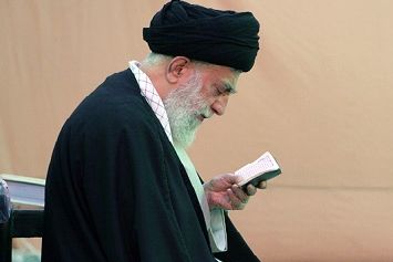 سخنگوی سابق دولت: خامنهای به دلایلی، مذاکرات غیرمستقیم را مجاز اعلام کرد