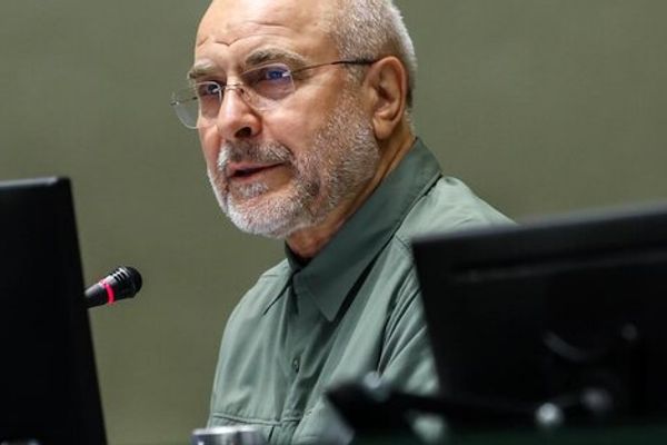 رئيس البرلمان الإيراني: نقف في وجه أمريكا لأننا نرفض الاستسلام وسنواصل الدفاع عن استقلالنا