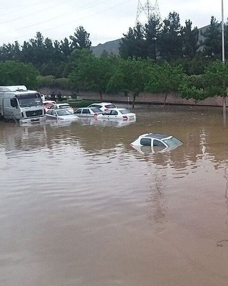 مصرع 5 أشخاص بينهم طفل جراء السيول في إيران