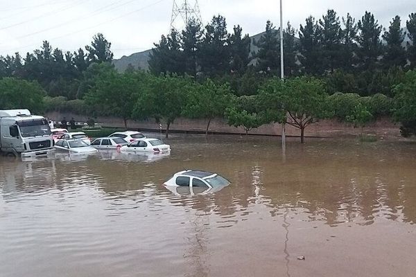 أحدثت أضرارًا واسعة.. الفيضانات تودي بحياة خمسة أشخاص على الأقل في إيران