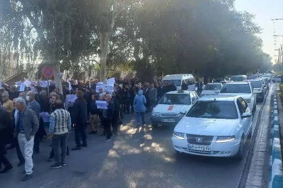 تنديدًا بسياسات النظام داخليًا وخارجيًا.. احتجاجات شعبية بسبب الأزمات المعيشية في إيران