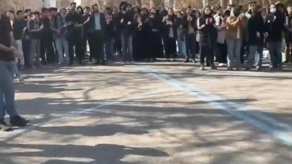 A photo of students gathered at the University of Tehran on February 15, 2025, protesting the killing of their colleague by thieves.