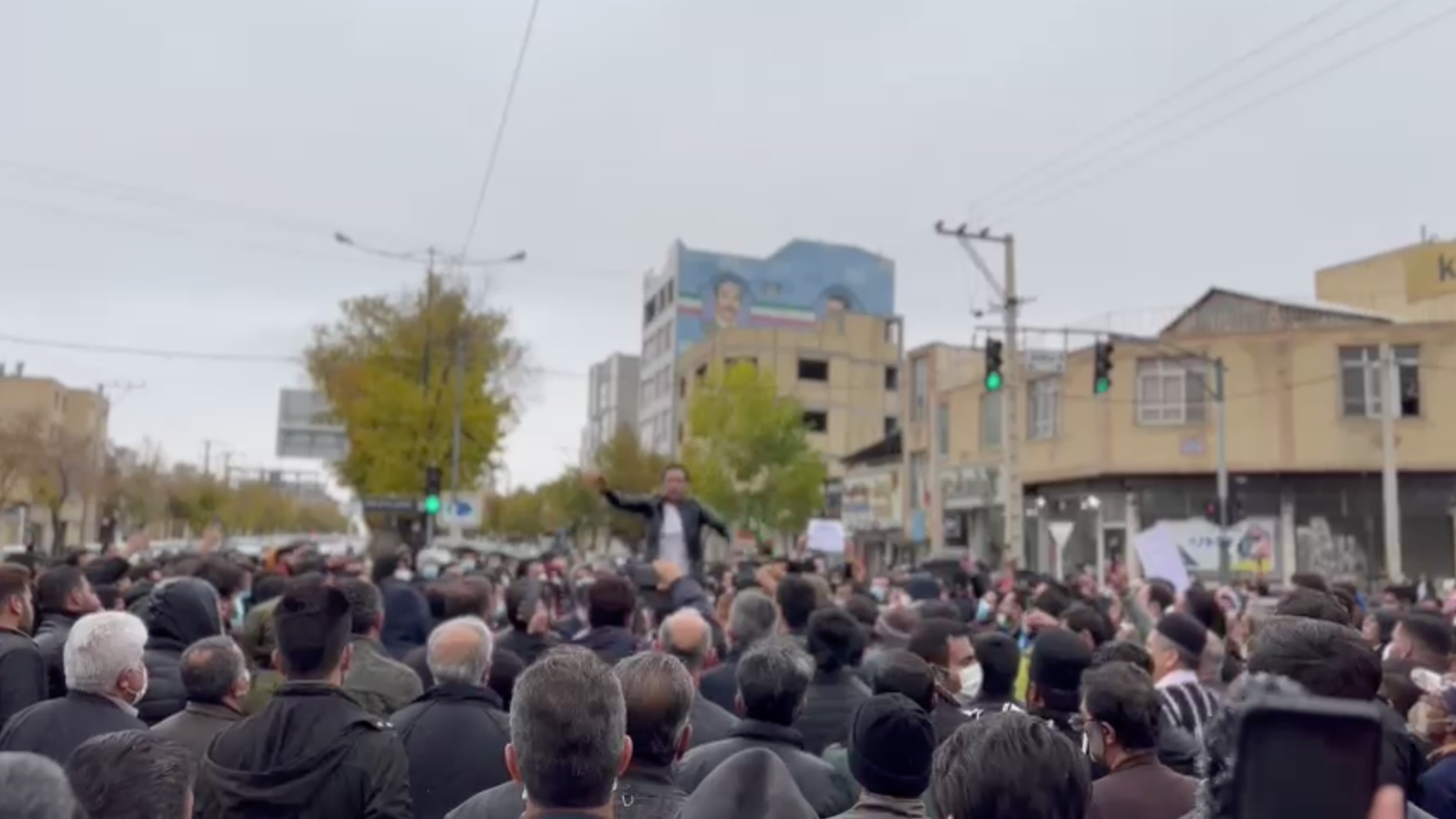 معترضان به مشکل کم‌آبی در  چهارمحال و بختیاری برای دومین روز پیاپی به خیابان‌ها آمدند