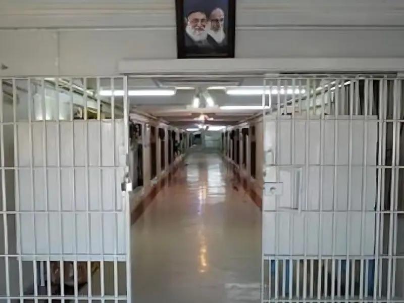 إضراب لمعتقلي ذكرى الانتفاضة الإيرانية في سجن "دهدشت" عن الطعام.. والحرس الخاص يعتدي عليهم