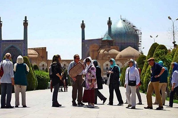 صحيفة "إعتماد":نشهد انهيار صناعة السياحة في إيران بالكامل
