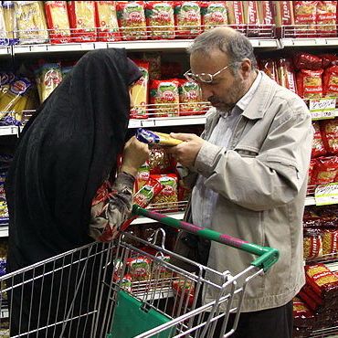 وزير العمل الإيراني يدعو إلى إعادة نظام "الكوبونات" على غرار فترة الحرب العراقية-الإيرانية