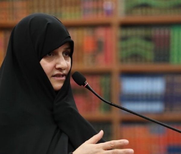 موقع إيراني: زوجة الرئيس تتدخل في شؤون الحكومة و"تغضب" المرشد خامنئي 