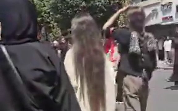 سازمان تشکلهای دینی: مجوز هیاتی که دختران بیحجاب در آن بودند، لغو شد