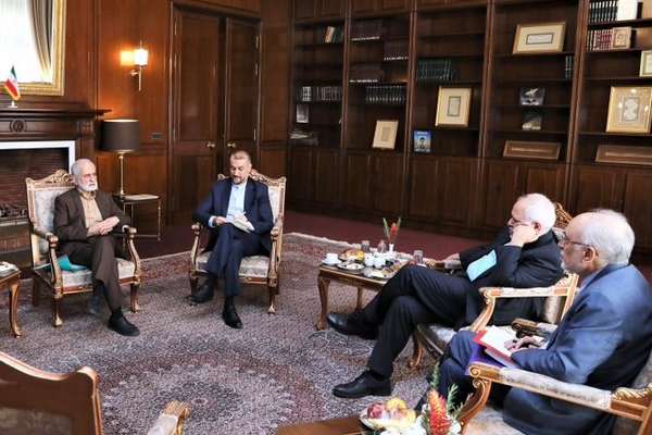 Iranian FM Holds ‘Urgent’ Meeting With His Predecessors