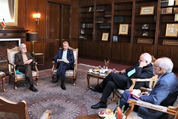 Iranian FM Holds ‘Urgent’ Meeting With His Predecessors