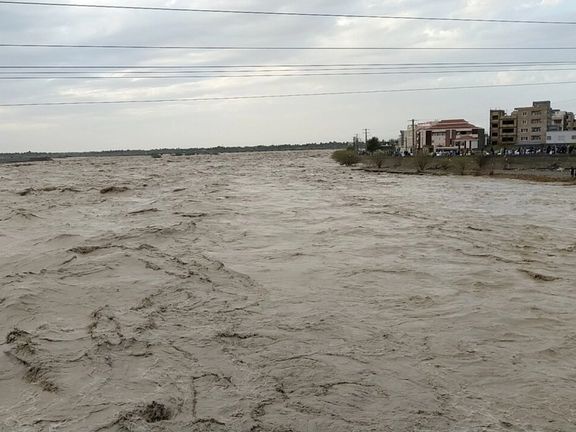 سیل در هرمزگان؛ استانداری از تخلیه اضطراری ۵ روستای میناب و قطع آب ۳۵ روستای دیگر خبر داد