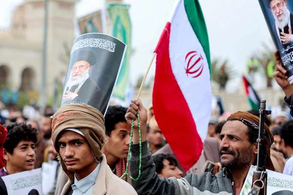 رویترز: حوثیها با همکاری شبهنظامیان عراقی و هماهنگی سپاه به عربستان حمله کردند