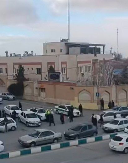 نهادهای امنیتی آرامستان اراک را تعطیل کردند