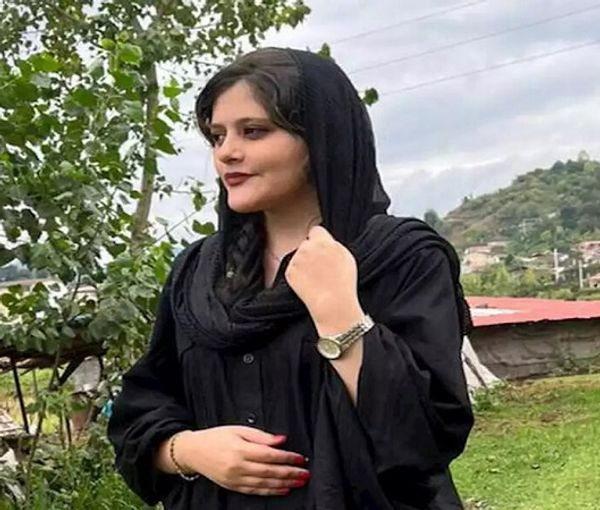 في ذكرى مهسا أميني.. "الثوري" الإيراني يمنع عائلات ضحايا الاحتجاجات من إحياء ذكرى أبنائهم 