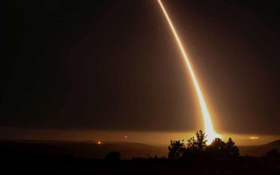 شنیده شدن صدای انفجار مهیب در آسمان نطنز؛ مقام نظامی: موشک پدافندی آزمایش شد