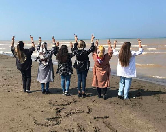 تلاش شورای انقلاب فرهنگی برای اعمال حجاب اجباری؛ کیهان تصاویر زنان را «ساختگی» خواند