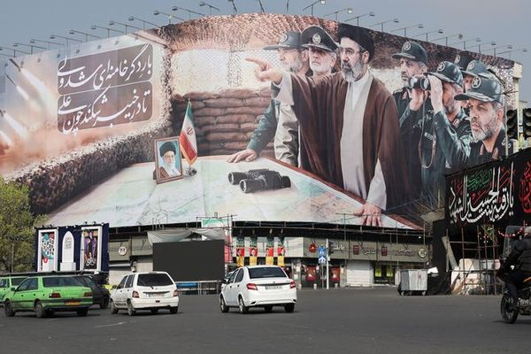 اختباء مجتبى خامنئي وتداعياته على بنية اتخاذ القرار في إيران