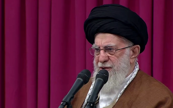 خامنهای در دیدار با گروهی از زنان: به بهانه دفاع از زنان اغتشاش میکنند