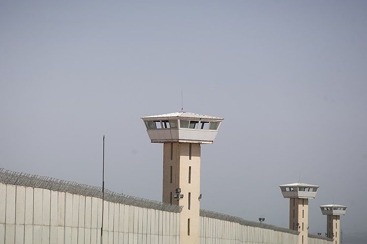 رییس سازمان زندان‌ها درباره حمله به زندانیان سیاسی: زندان محفل فرهیختگان نیست