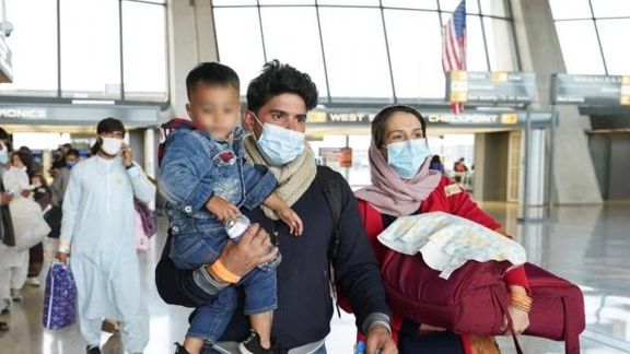 آمریکا برای رسیدگی و اسکان هزاران مهاجر افغان، پذیرش سایر پناهندگان را متوقف میکند