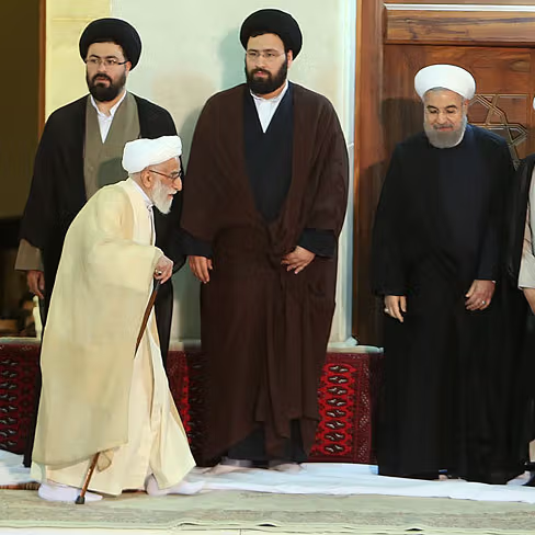 الحوزة الدينية في إيران تستنكر "تشويه صورة رجال الدين" في الإعلام