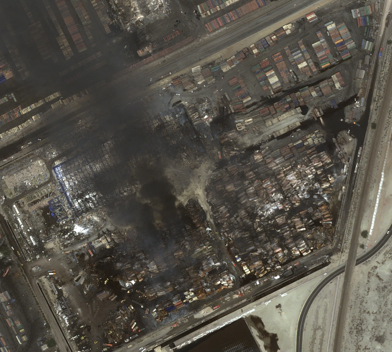 تصاویر جدید ماهواره‌ای، از یک گودال عظیم و شدت تخریب انفجار در بندر رجایی پرده برداشت