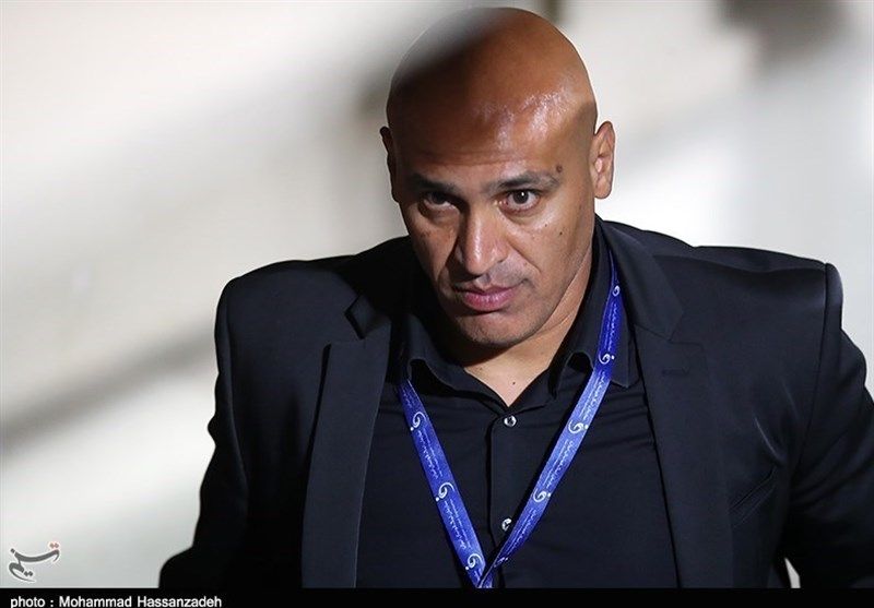 منصوریان: سیدورف و ۱۲ بازیکن استقلال با یک دلال آمده‌اند، هروقت بخواهد کودتا می‌کند