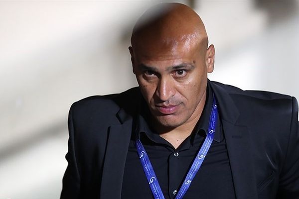 منصوریان: سیدورف و ۱۲ بازیکن استقلال با یک دلال آمدهاند، هروقت بخواهد کودتا میکند