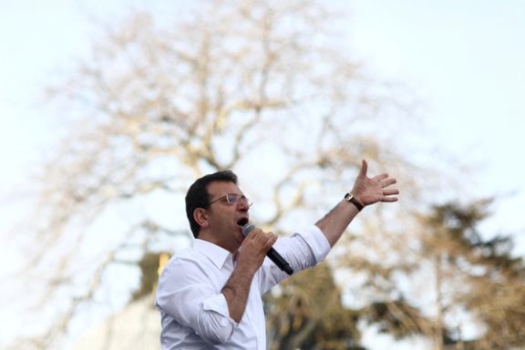 اکرم اماماغلو، شهردار استانبول، در کارزار انتخاباتی خود در این شهر، ۱۱ فروردین