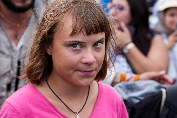 موقع تابع للحرس الثوري الإيراني يصف قافلة مساعدات إلى غزة بأنها "باسيج برشلونة"