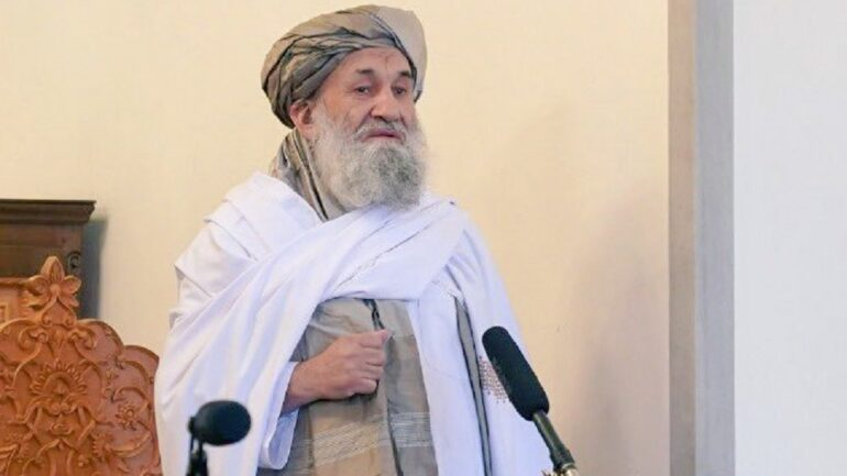 نائب رئيس وزراء طالبان يحذر طهران من سوء معاملة المهاجرين الأفغان