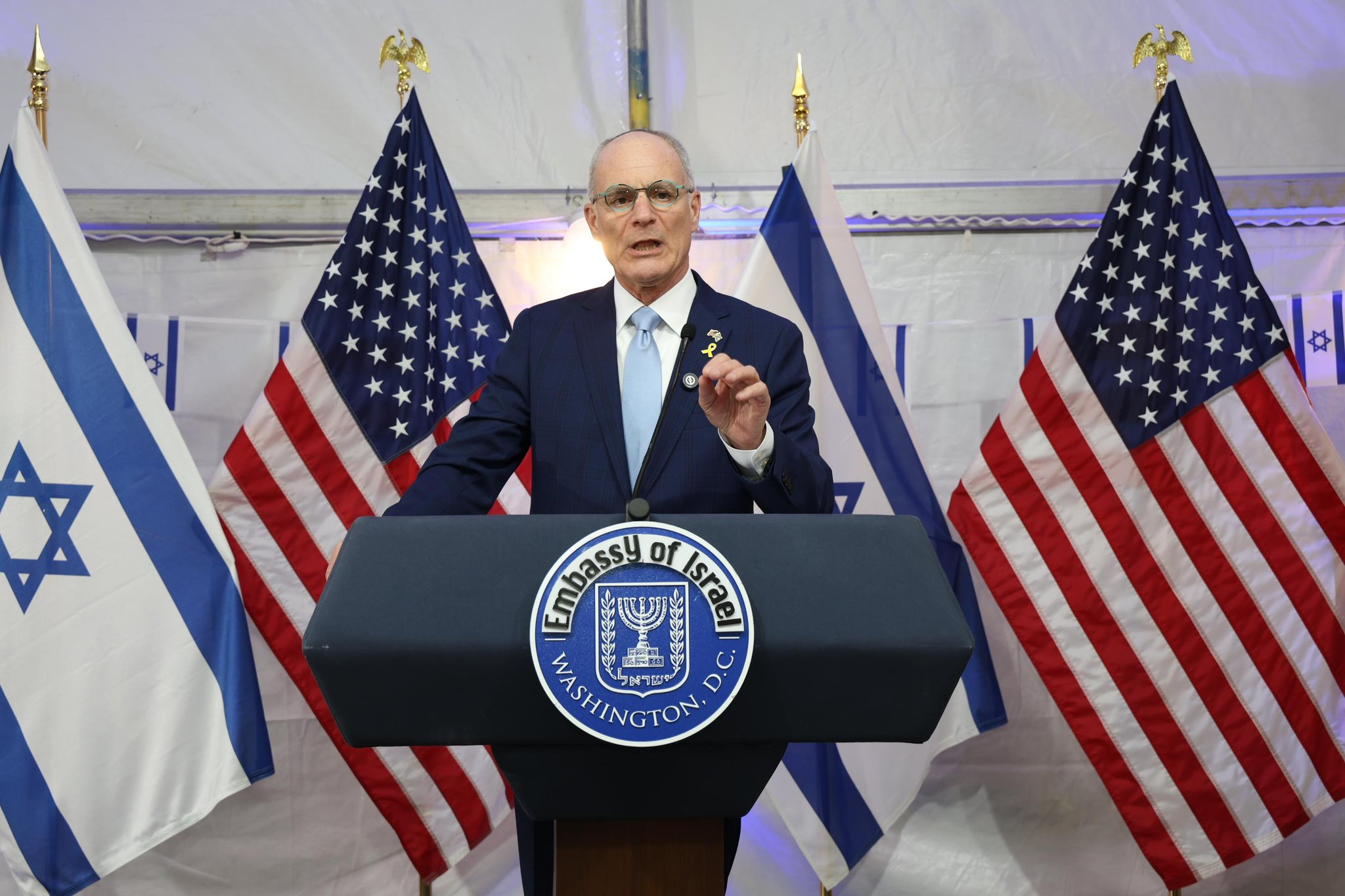 سفیر اسرائیل در واشینگتن: نیروهای نیابتی ایران نیز زیر چتر هسته‌ای آن فعالیت خواهند کرد