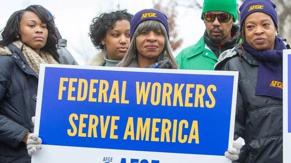 پیشنهاد کاخ سفید برای بازخرید صدها هزار تن از کارمندان فدرال