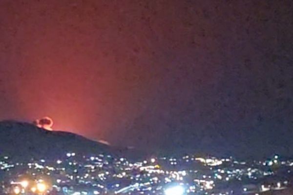 جنگندهها بر فراز شهرها؛ صدای انفجارهای شدید در دستکم هشت استان ایران پیچید